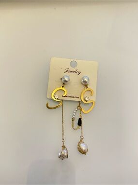 Fashion Jewelry Gold and Pearl Drop 'S' Dangle Earrings